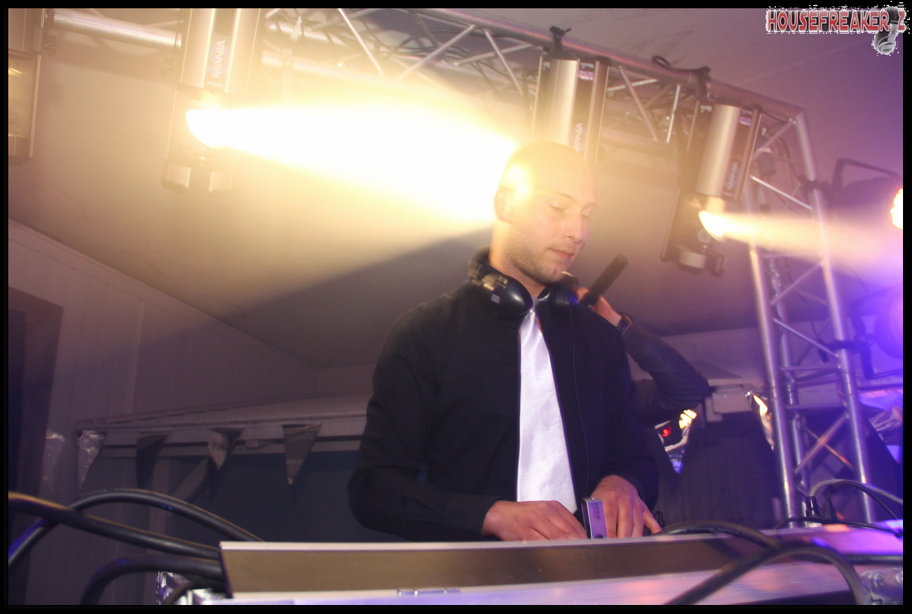 1321x889 pixels (1.098K)